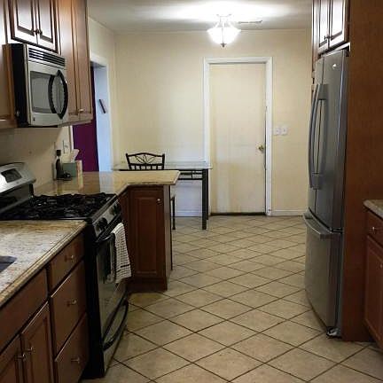 4th image of 85 Maplehurst Ave