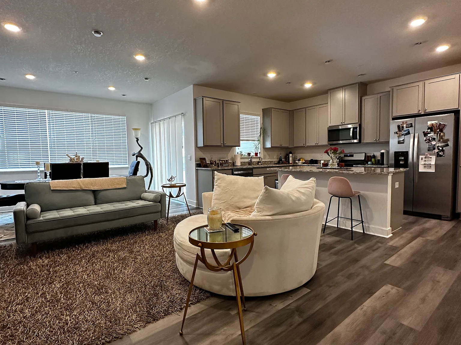 3 bed, 1894 sqft, $2,550 — Photo 3