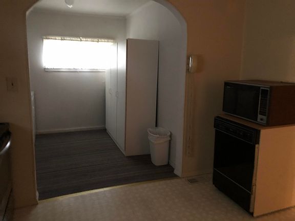 3rd image of 4121 Vernon St