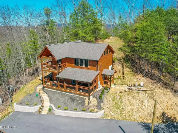 763 Ski View Ln, Sevierville, TN 37876