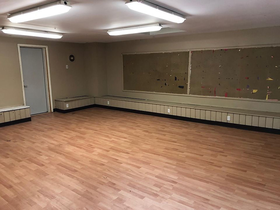 2nd image of 427 Jefferson St