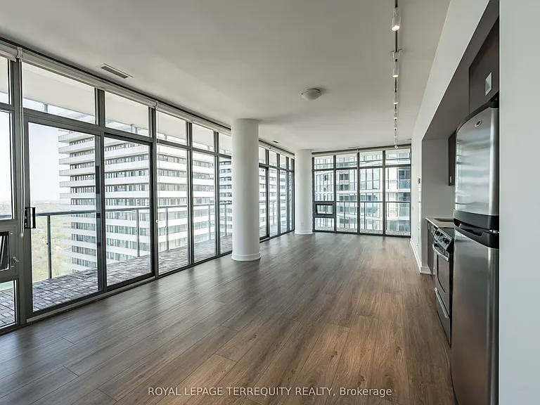 33 Charles St E #4008 — Photo 1