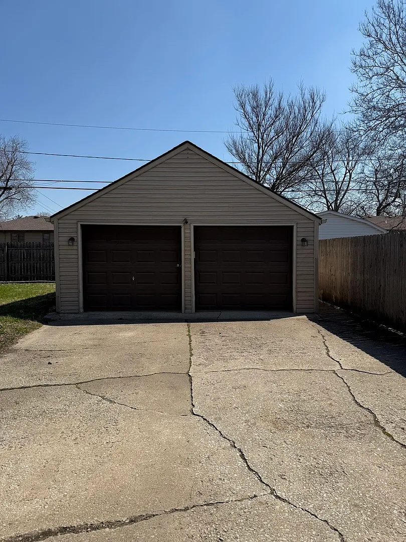 4 bed, 1700 sqft, $2,550 — Photo 3