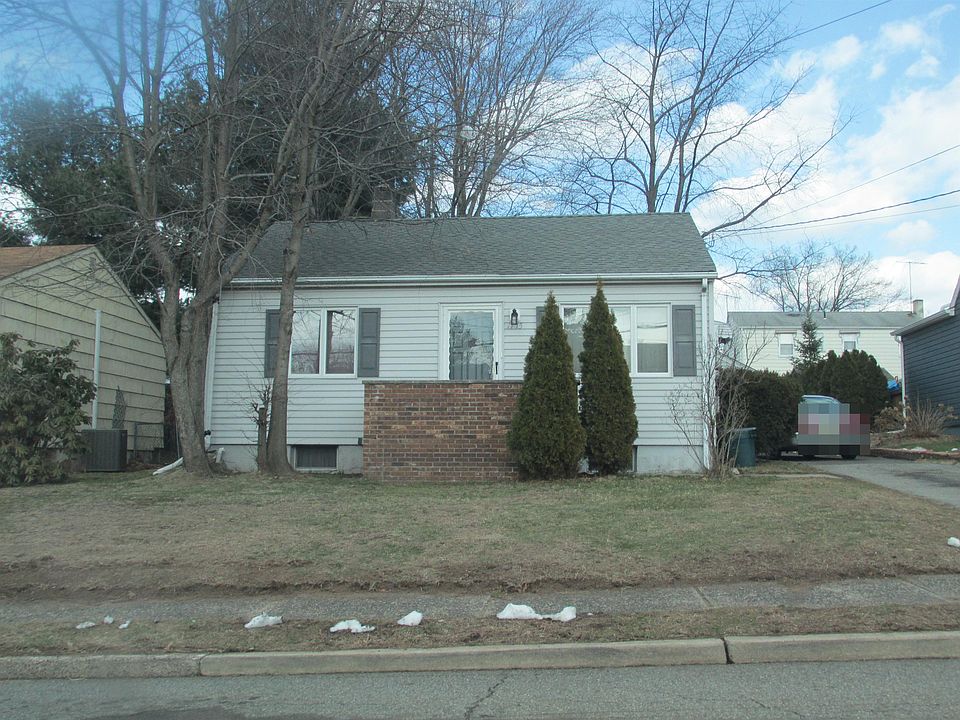 1st image of 17-15 Parmelee Ave
