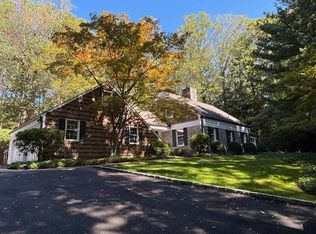 32 Hitherbrook Rd, Saint James, NY 11780