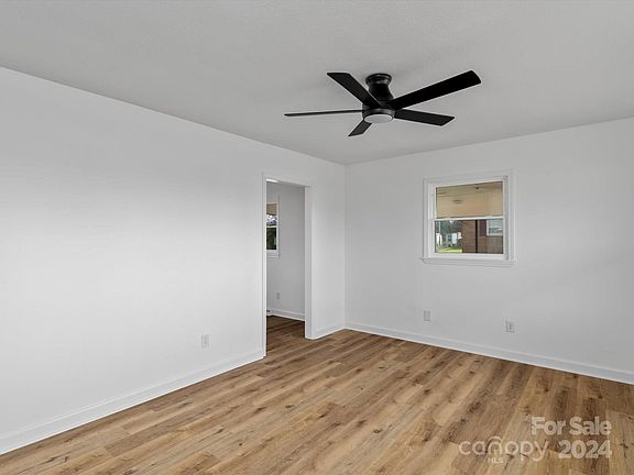 5th image of 823 Candy Dr