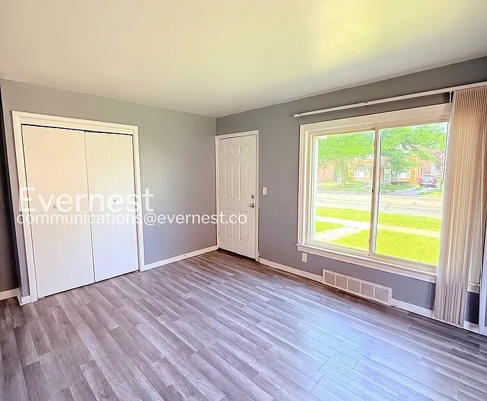 15380 Meyers Rd — Photo 8