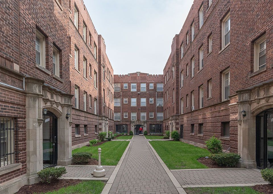 1st image of 3259 W Wrightwood Ave APT 3G