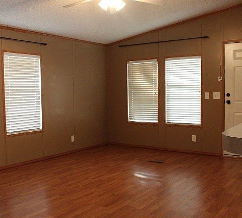 4th image of 803 Fir Ln