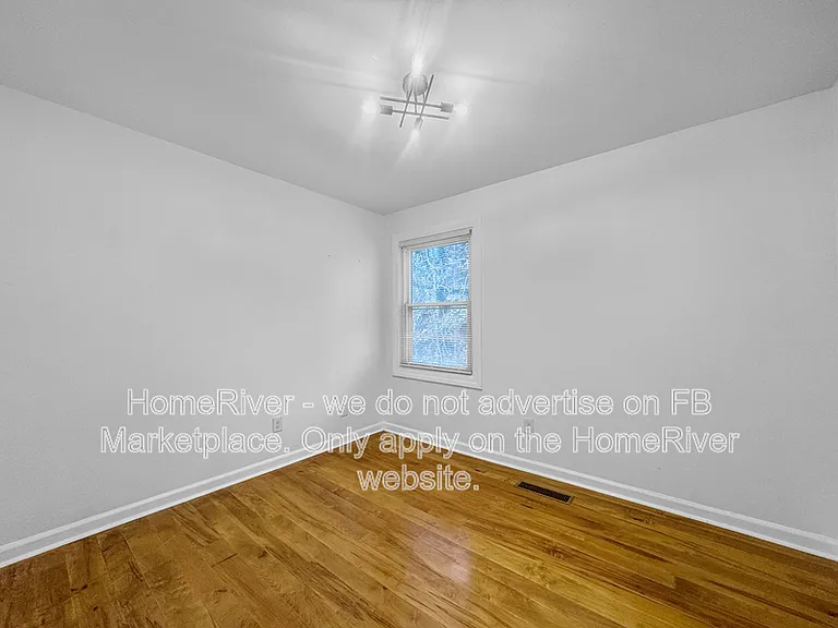 338 Crafton St #3 — Photo 12