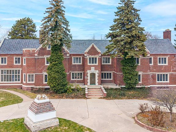 3rd image of 16761 E Jefferson Ave