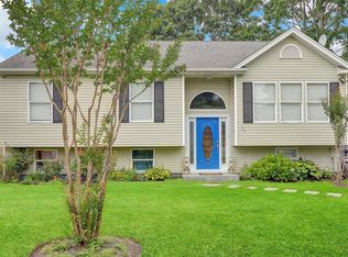 55 Pinewood Dr, Shirley, NY 11967