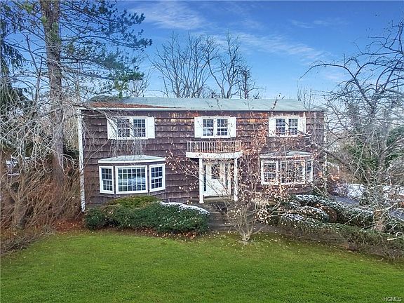 3rd image of 8 Maplewood Ln