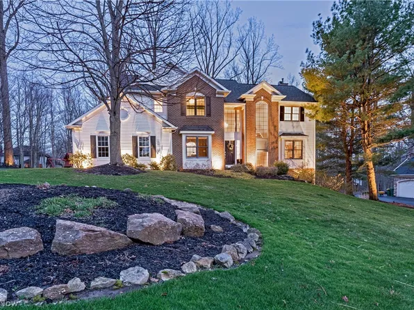 17431 Rambling Creek Trl, Chagrin Falls, OH 44023