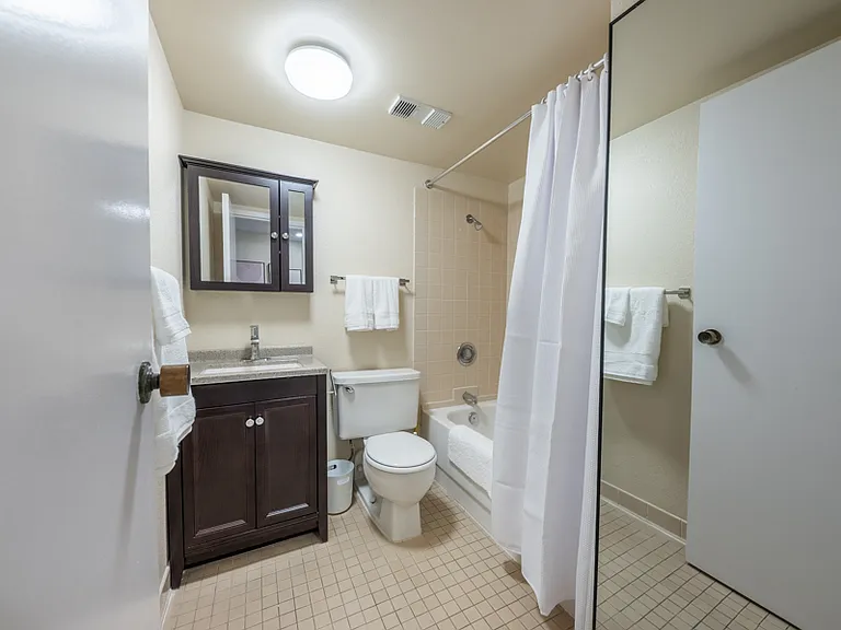 Reno Regency Apartments — Photo 7