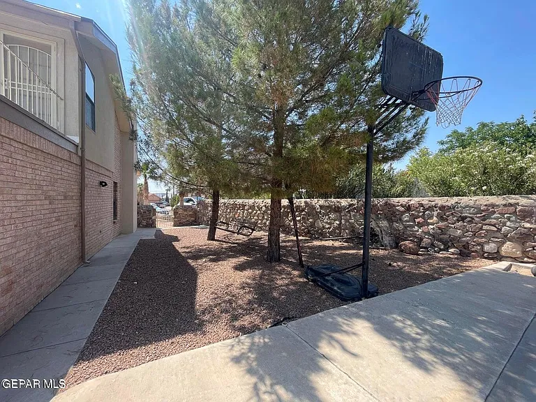 808 Merriman Dr — Photo 32
