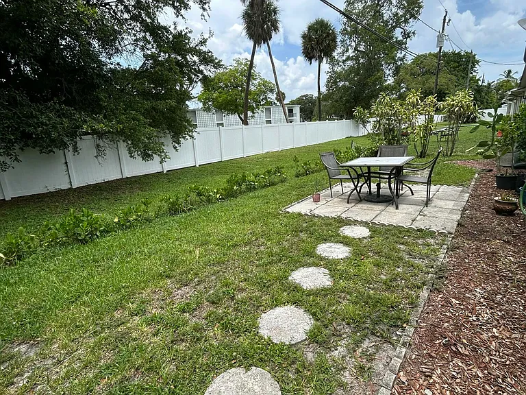 1435 SW 24th Ct #B — Photo 10