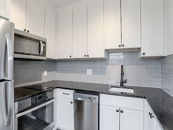 4th image of 3016 Stout St APT A