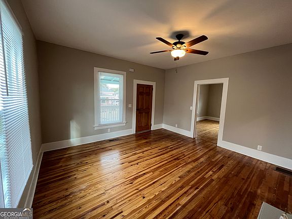 4th image of 14 Hazel St