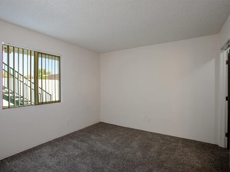 La Primera at Green Valley — Photo 15