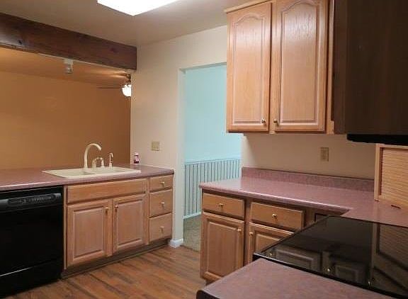 4th image of 300 N Wildwood Ln