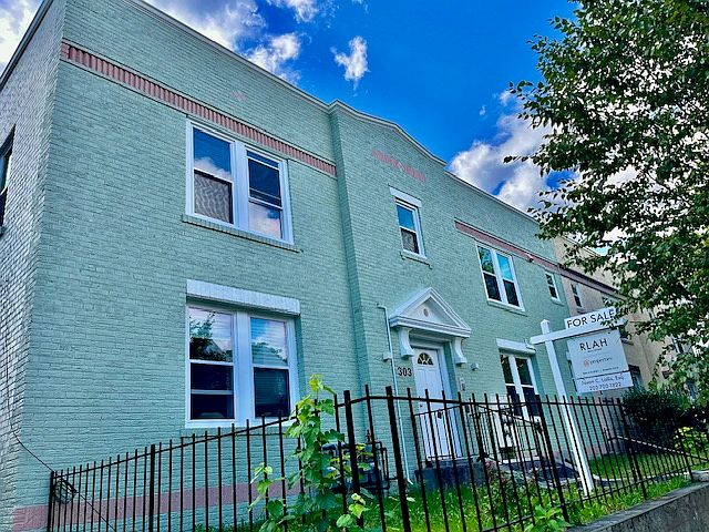 Charming Eckington Condo _ Near Metro.