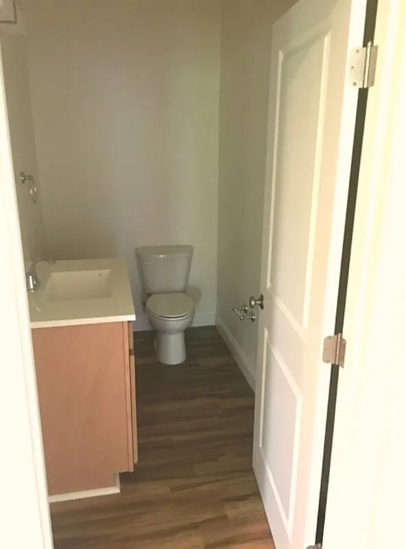 4 bed, 1.0 bath, $4,480 — Photo 3