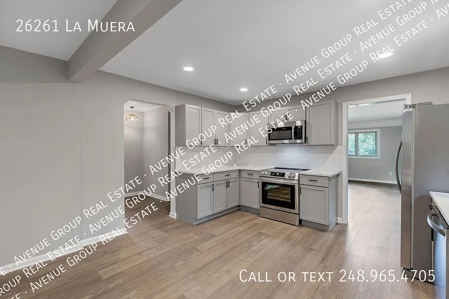 26261 La Muera - Sprawling 3Bed/1.5 Ranch in Farmington Hills — Photo 4