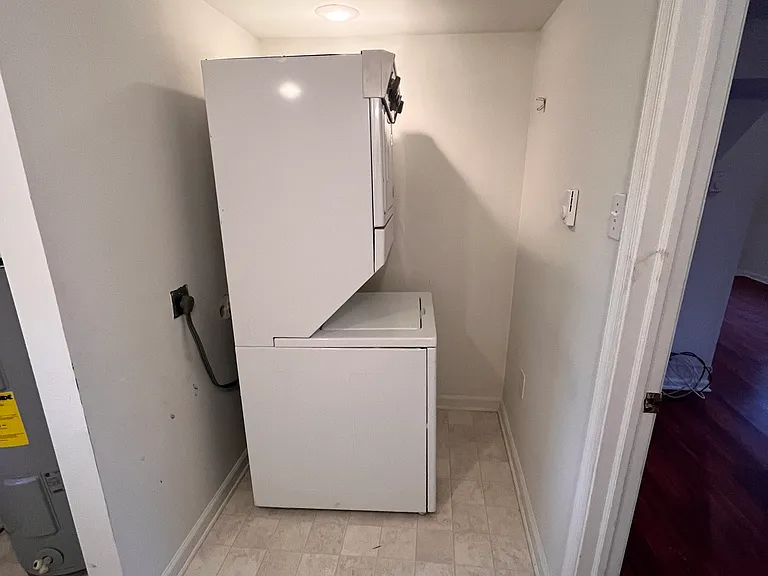 2055 W Chester Rd #B — Photo 7