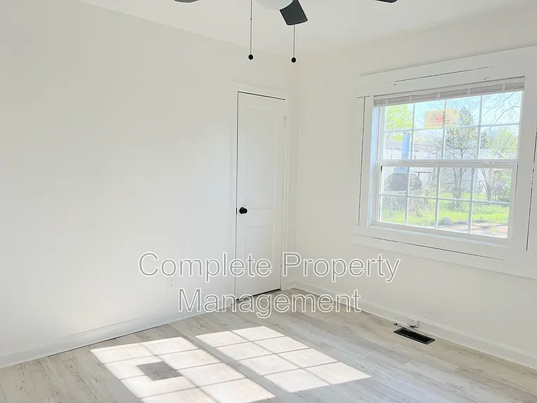 5617 Avenue Q — Photo 8
