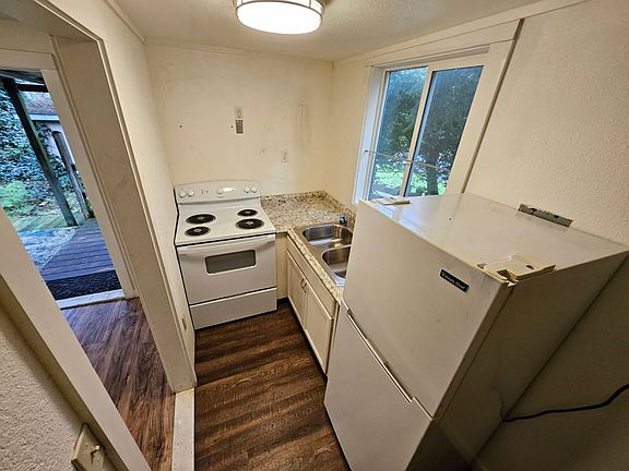 3rd image of 510 N Collier St #C