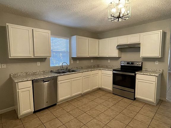4th image of 5619 Swan Lake Dr