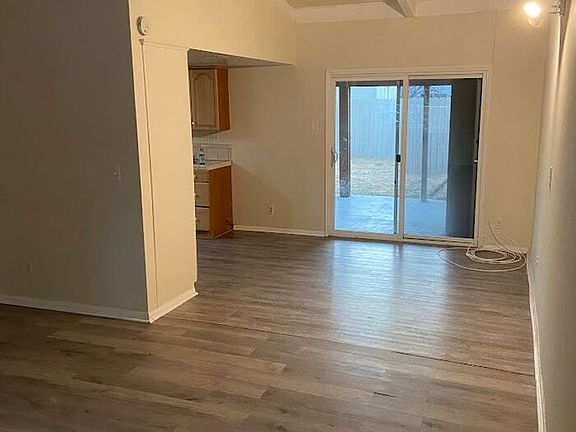 5th image of 44049 Hardwood Ave
