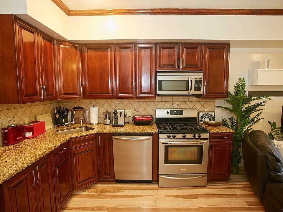 2nd image of 2569 38th St APT 1B