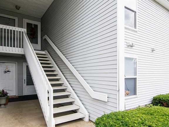 2nd image of 1630 Weatherstone Dr