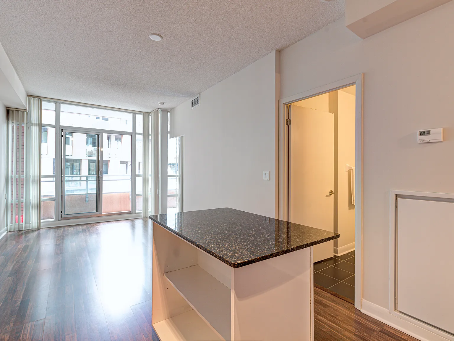 15 Bruyeres Mews Toronto — Photo 3
