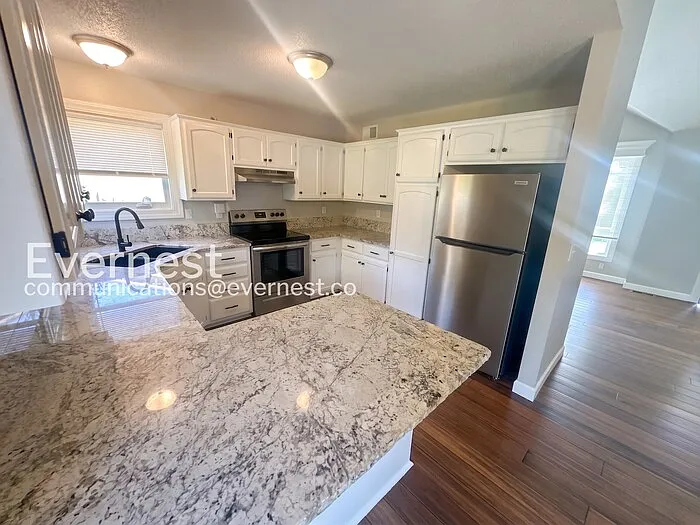 1902 Brent Ln — Photo 8