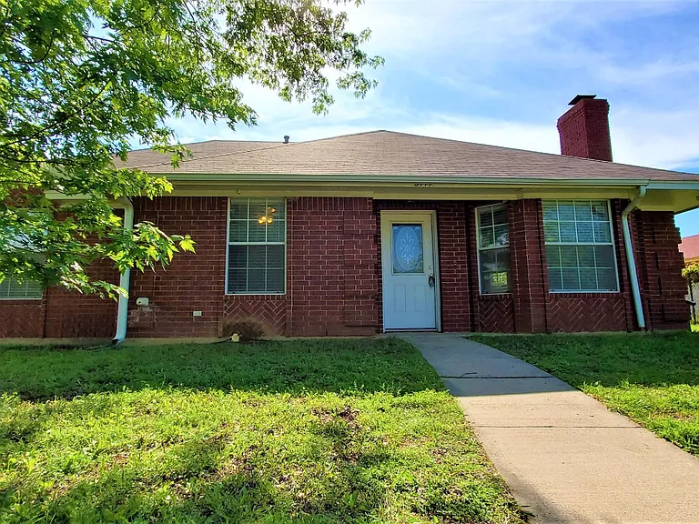 3117 N Bell Ave — Photo 1