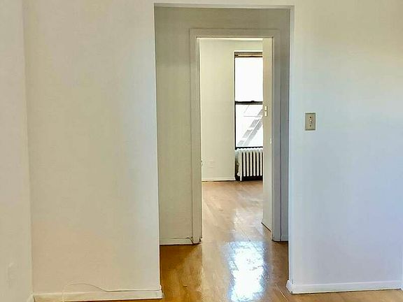 2nd image of 725 11th Ave #3N