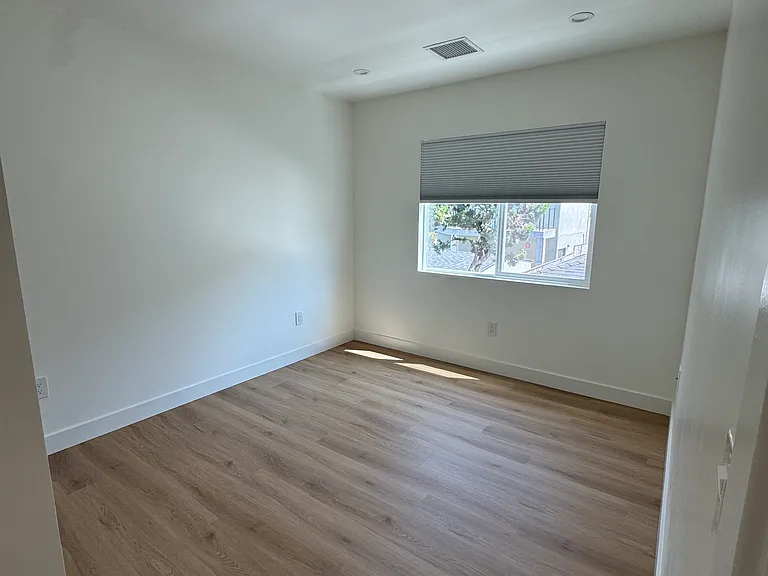 4726 Pescadero Ave — Photo 11