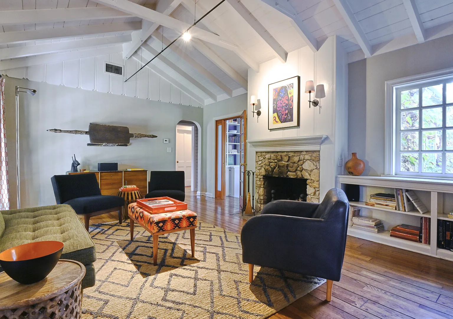 Charming 2-Bedroom Garden Retreat in Valley Village — Photo 1