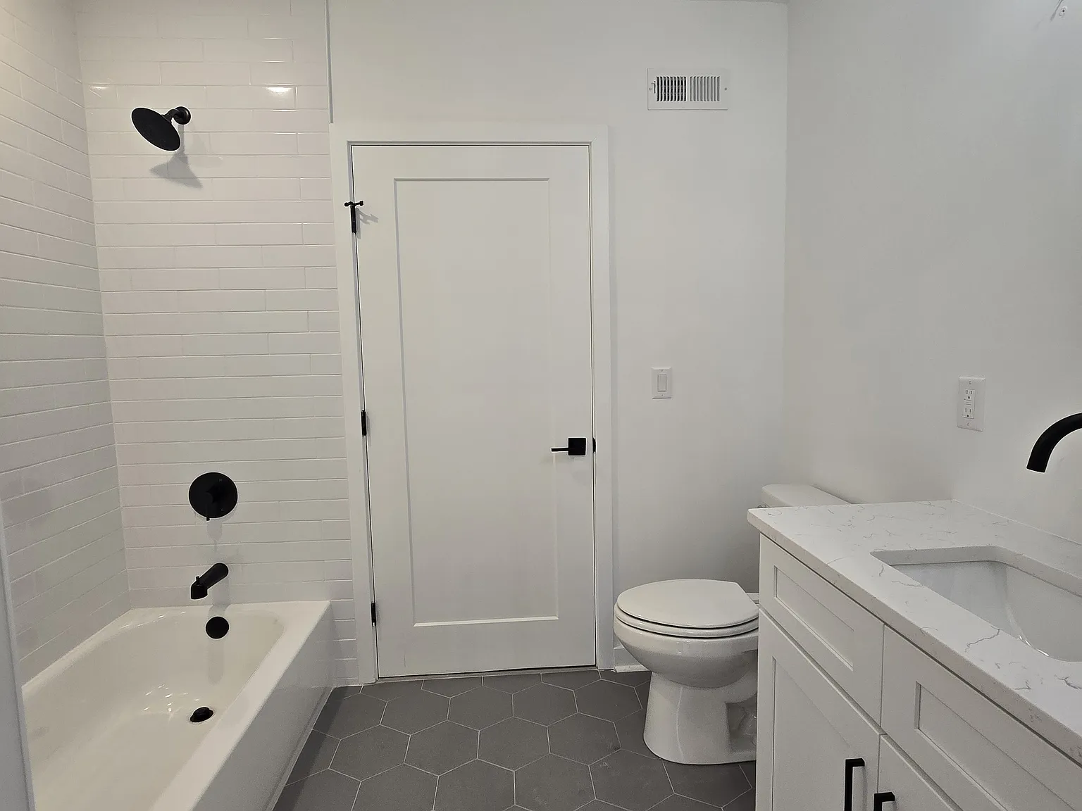 1 bed, 723 sqft, $1,600 — Photo 4