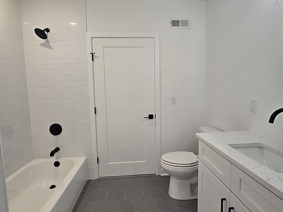 4th image of 1628 Ridge Ave #A