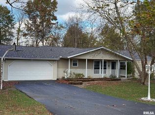 3104 W Lakeview Rd, Marion, IL 62959