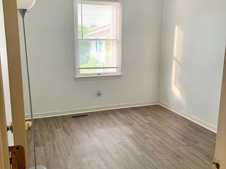 875 Vine St — Photo 5