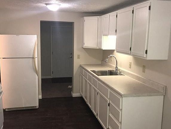 4th image of 3220 S Temple Ave