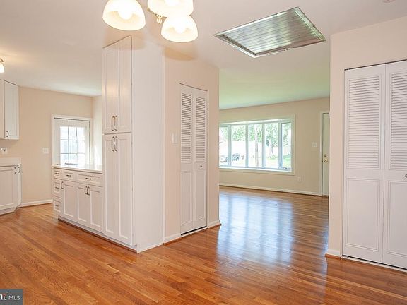 5th image of 4503 Eaton Pl