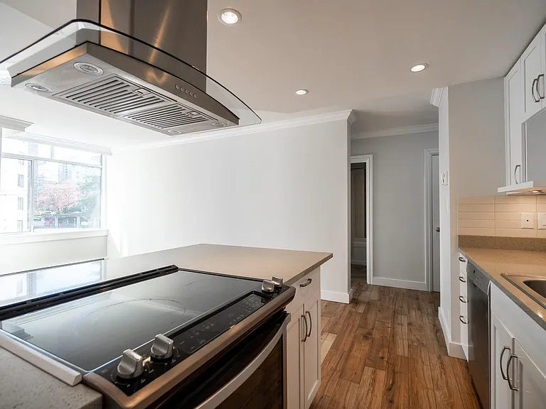 2035 Barclay St #301 — Photo 9