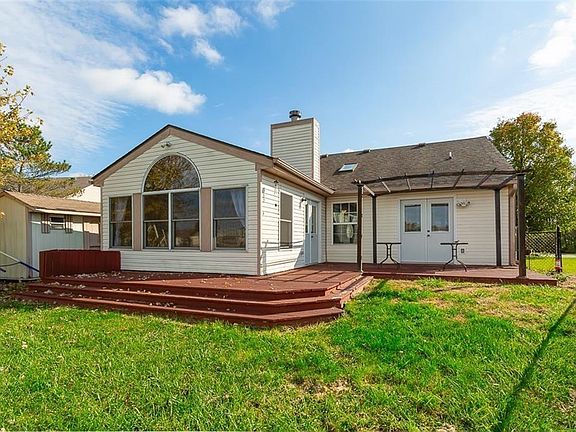 3rd image of 6422 Winslow Dr