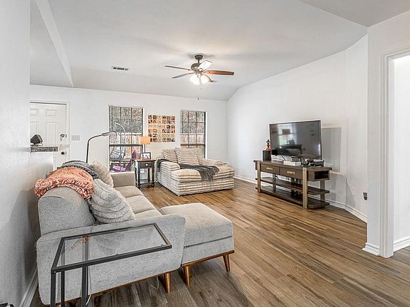 3rd image of 106 Barker St